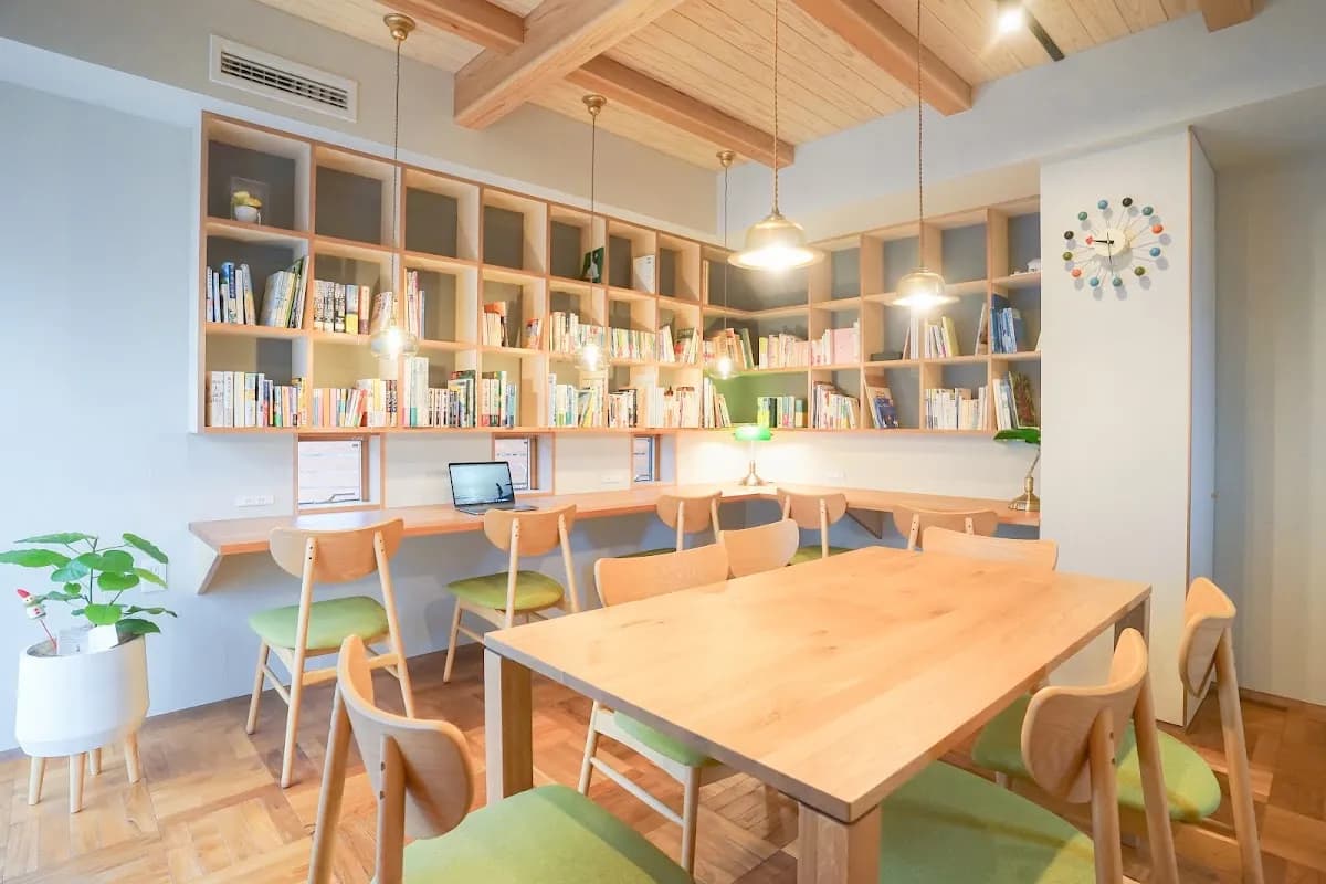 BOOK CAFE LAGOM