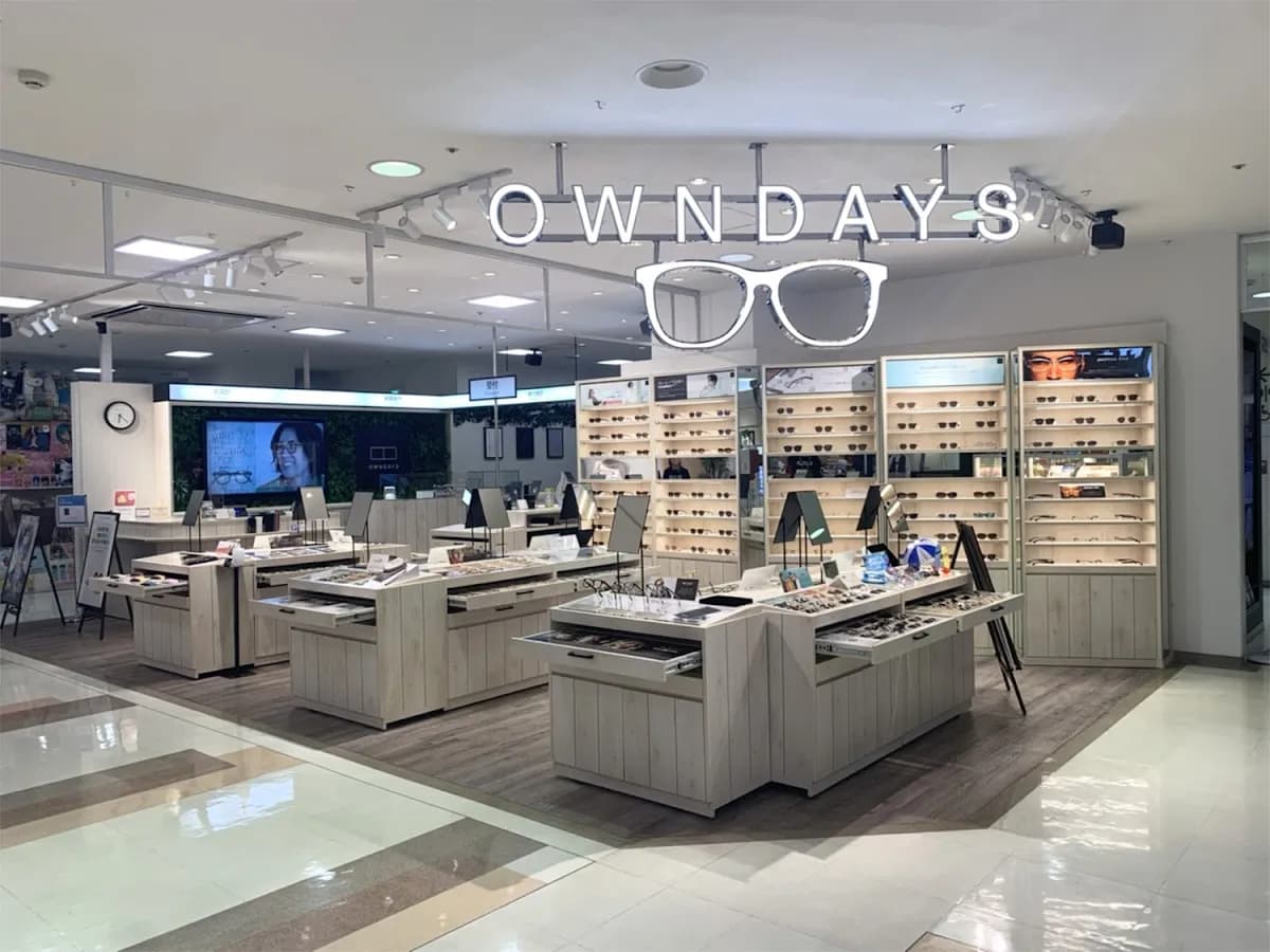 OWNDAYS 横浜ワールドポーターズ店