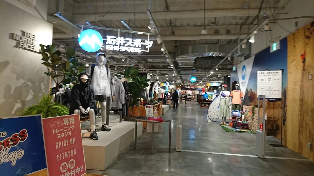 石井スポーツ リンクス梅田店