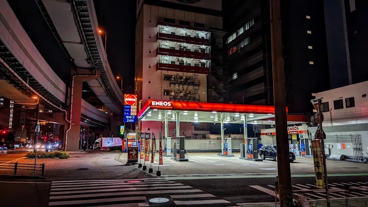 ENEOS 堅粕SS／ローレル石販（株）