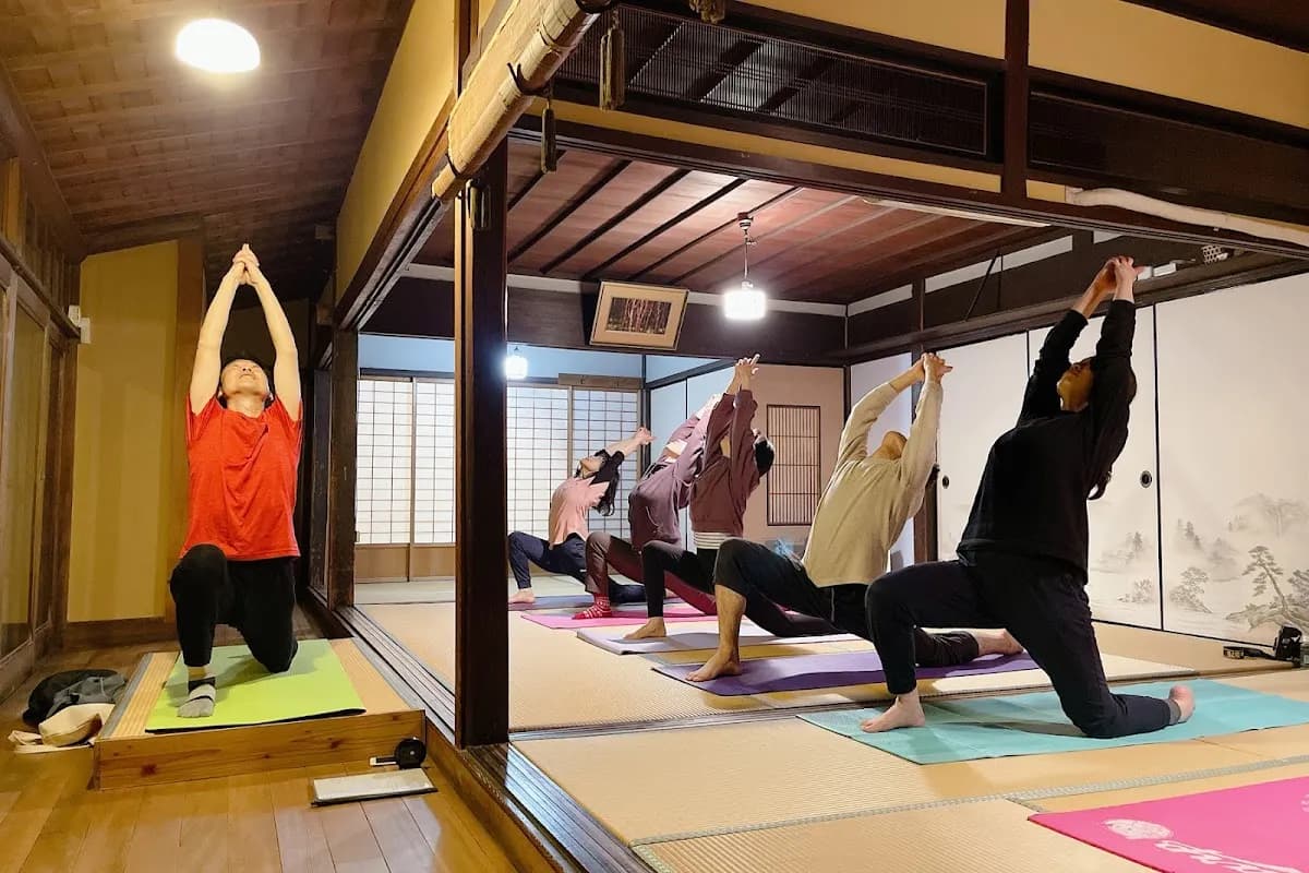 男性向けYOGA教室[メンズmoヨガ]スタジオ広島