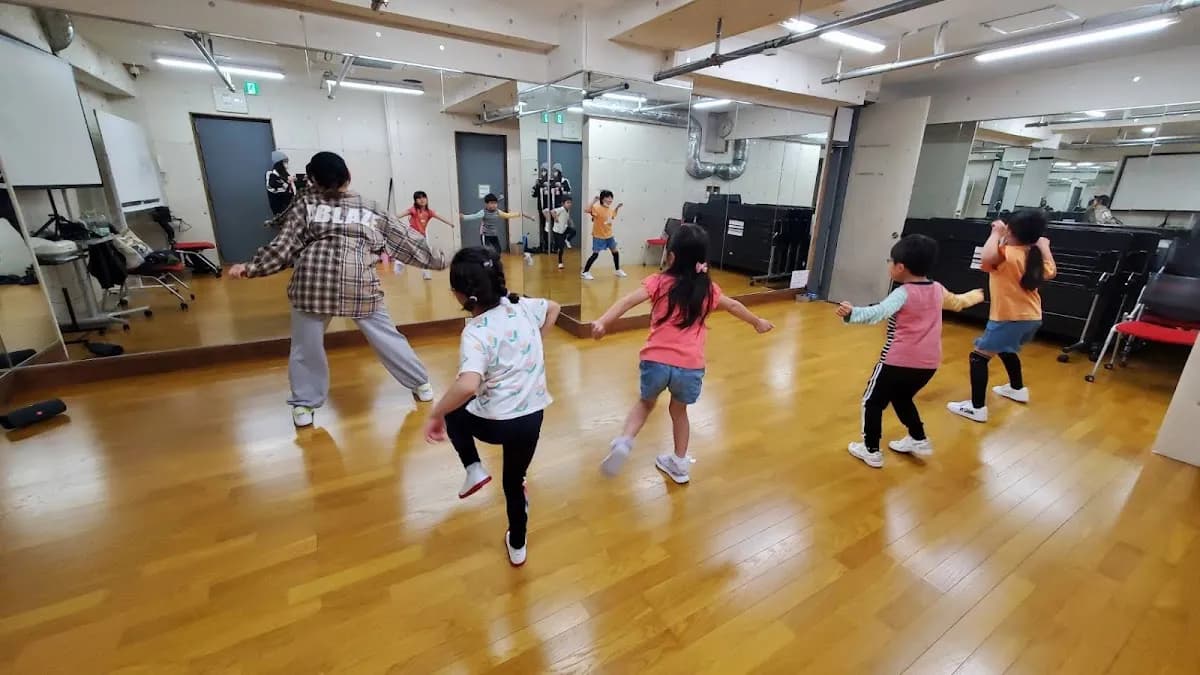 YG8 DANCE STUDIO 南浦和校