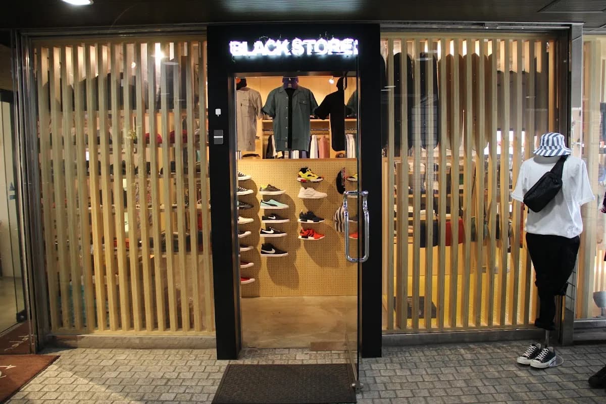 BLACK STORE