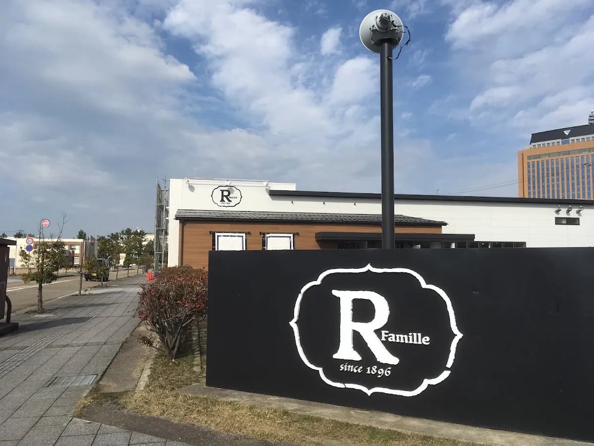 ルネファミーユ 金沢駅西店