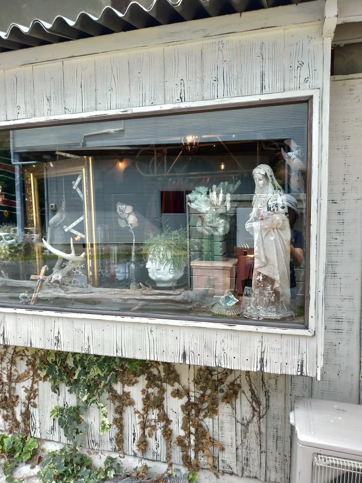 Re birth used & vintage clothing