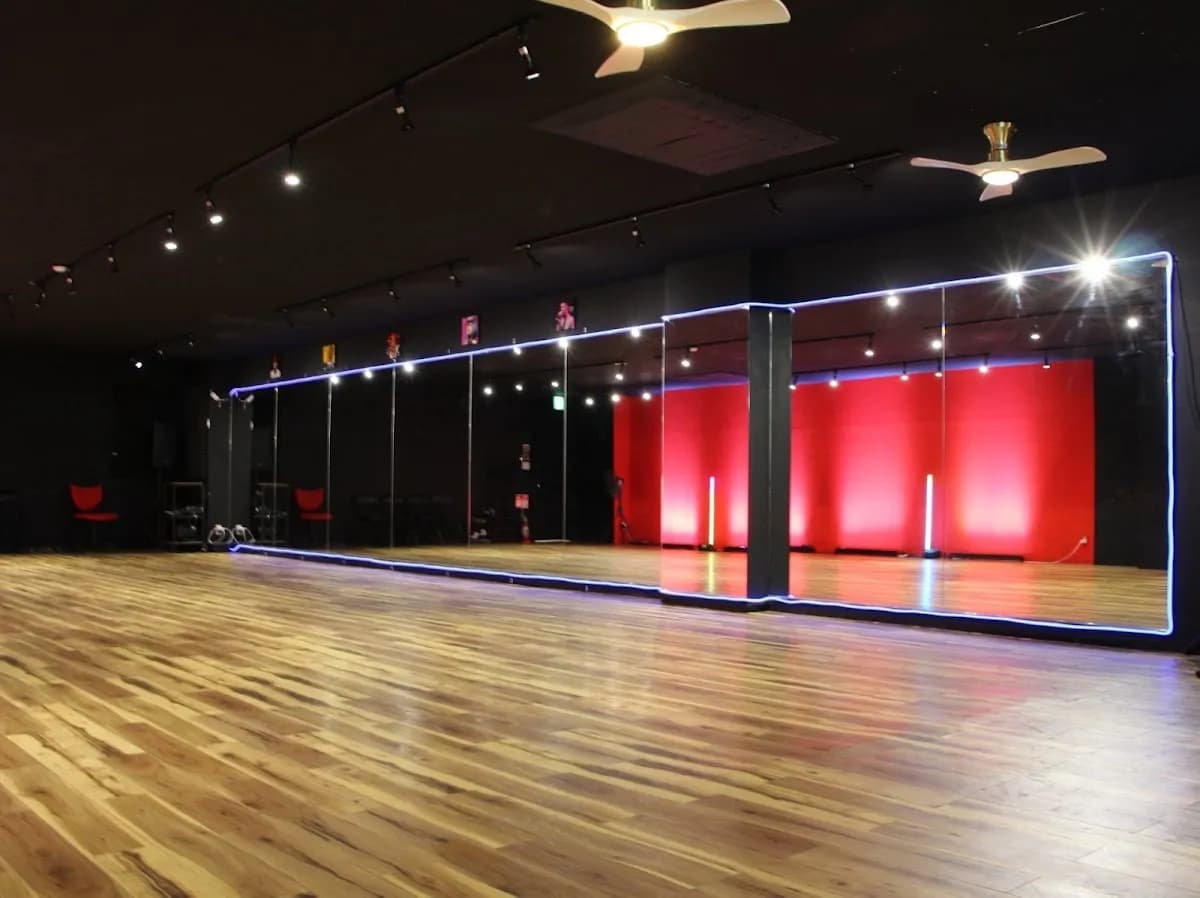 THE DOPE DANCE STUDIO