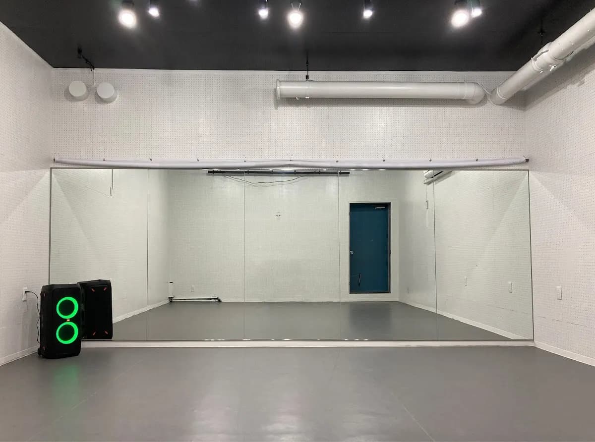 DANCE STUDIO EF