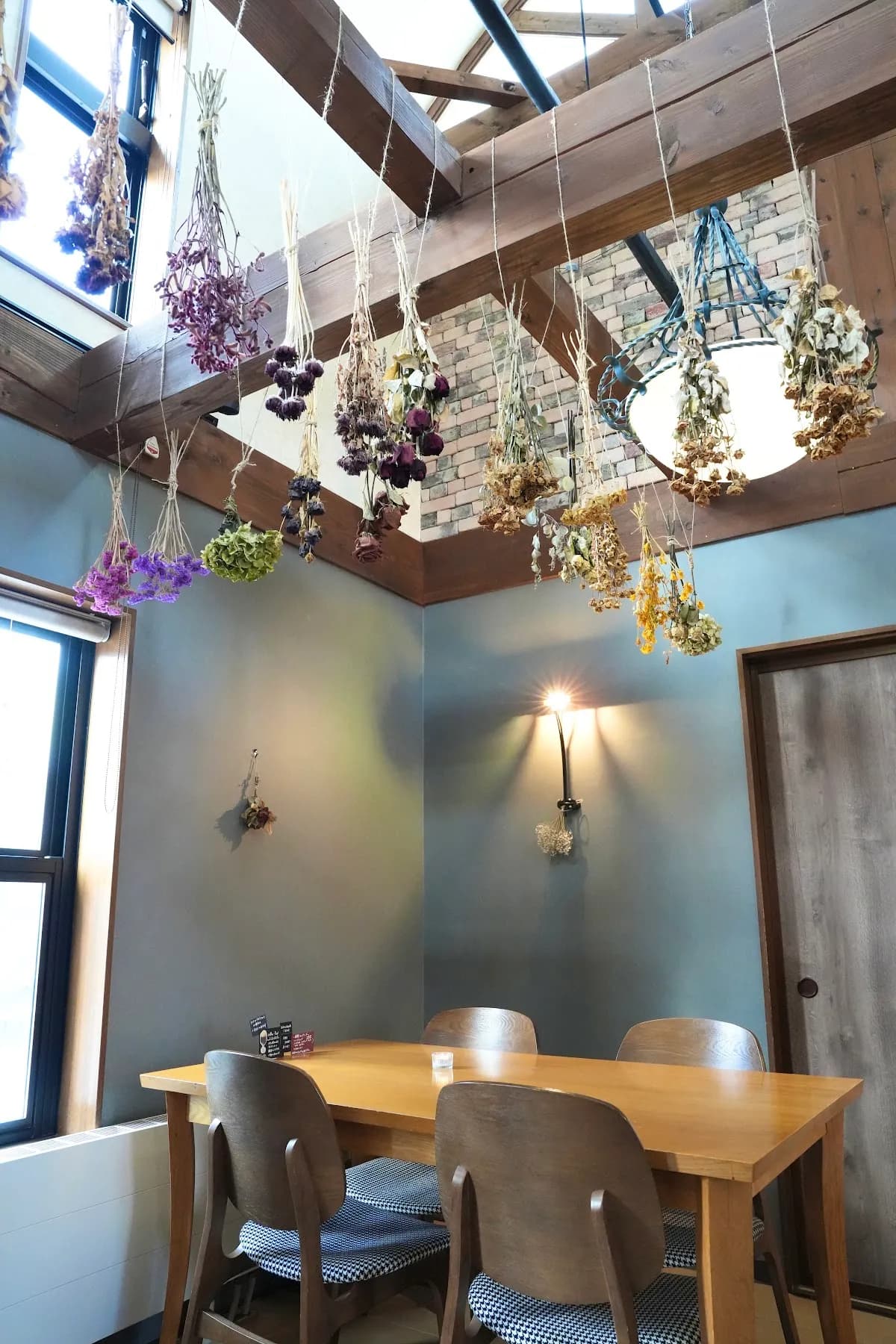 cafe Lily