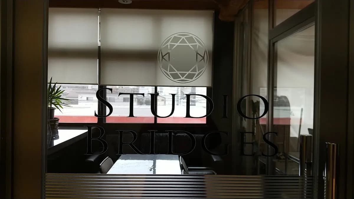 スタジオブリッジス