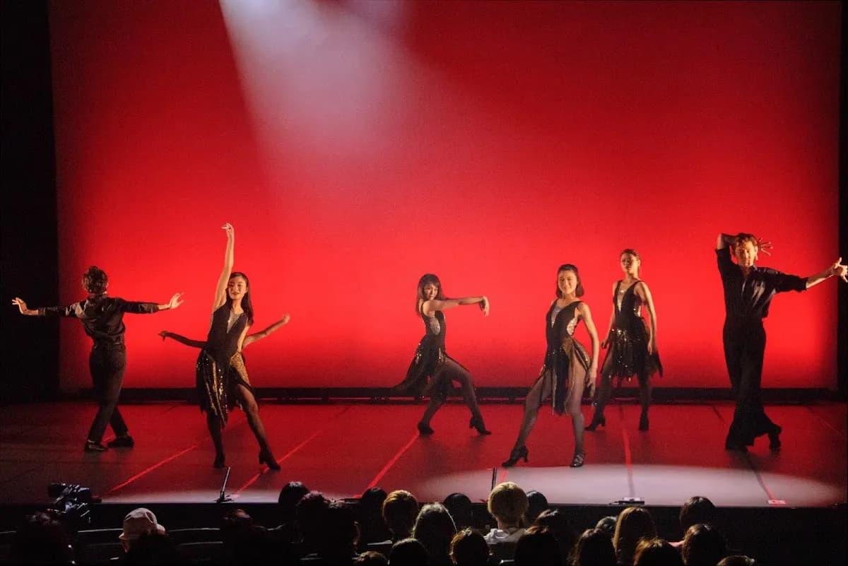 Dance Studio Line (ダンス・スタジオ・ライン)